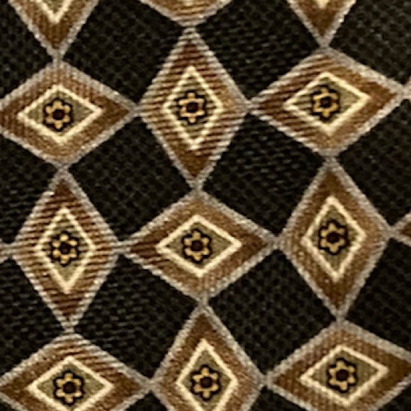 XMI for NORDSTROM 57” 100% silk Diamond pattern - Picture 6 of 6